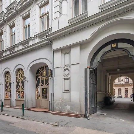 Ultra Central For Solo Traveller - Air Con Budapest Exterior photo