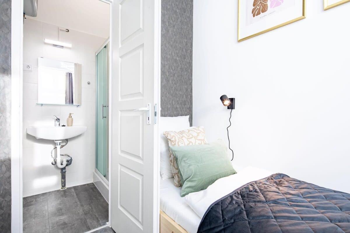 Ultra For Solo Traveller - Air Con Apartment